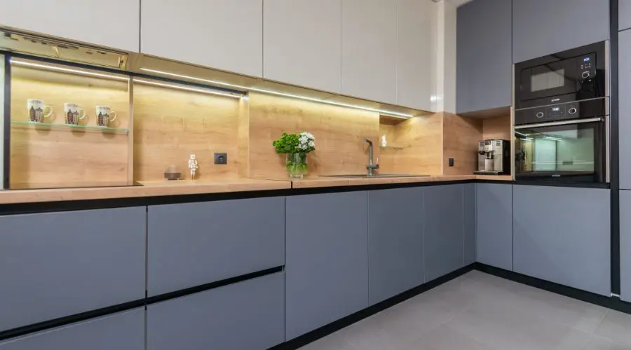 Cuisine moderne avec des armoires sur mesure